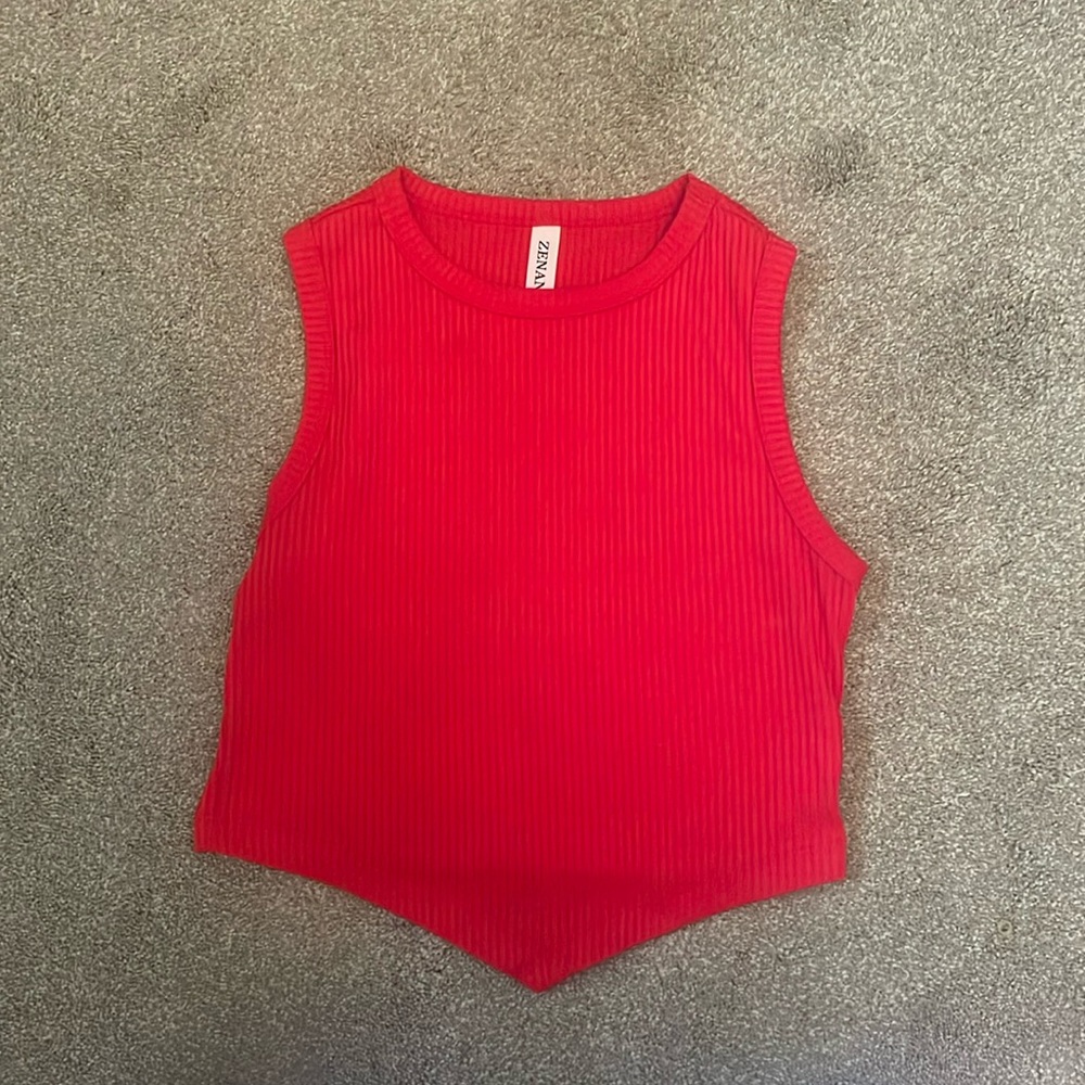 spinners red triangle cut ribbed top